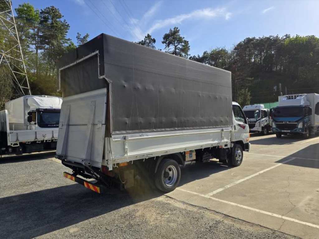 medium and large cargo truck - Vista 6