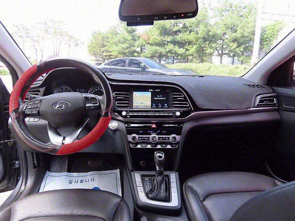 HYUNDAI Avante - Vista 7