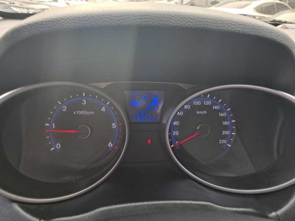 HYUNDAI Tucson - Vista 7