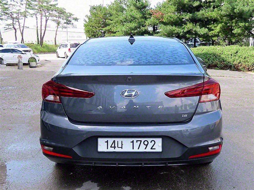 HYUNDAI Avante - Vista 4