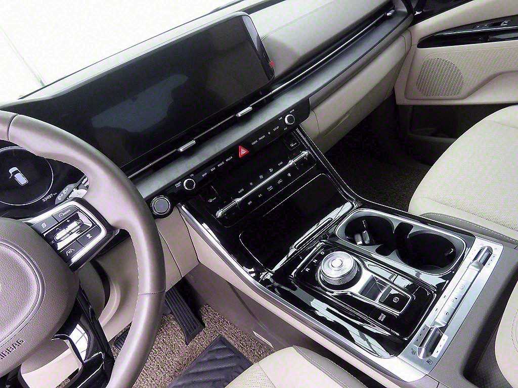 KIA Carnival - Vista 11