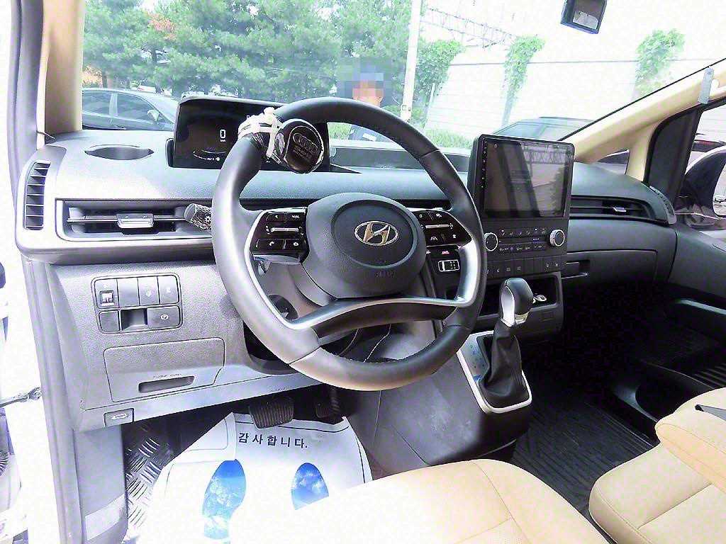 HYUNDAI Staria - Vista 8