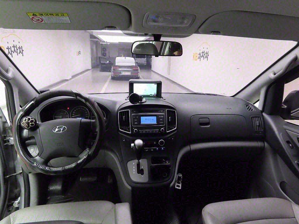 HYUNDAI Starex - Vista 7