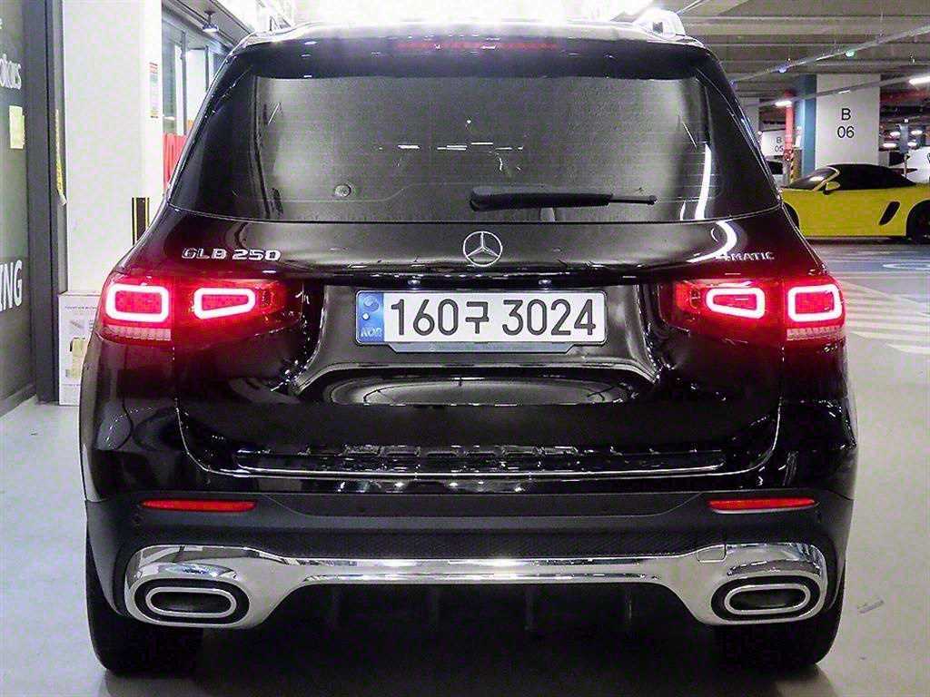 Mercedes Benz GLB Class - Vista 5