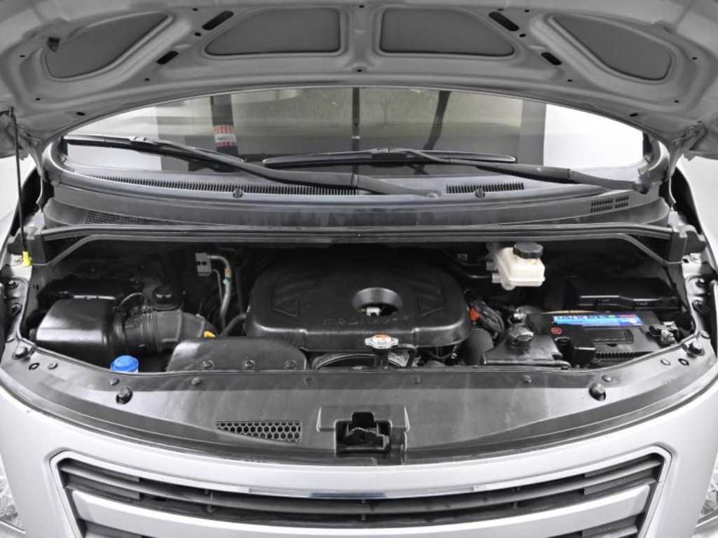 HYUNDAI Starex - Vista 6