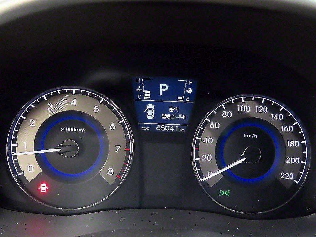 HYUNDAI Accent - Vista 8