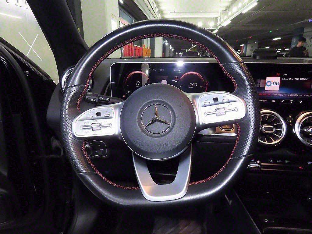 Mercedes Benz GLB Class - Vista 8