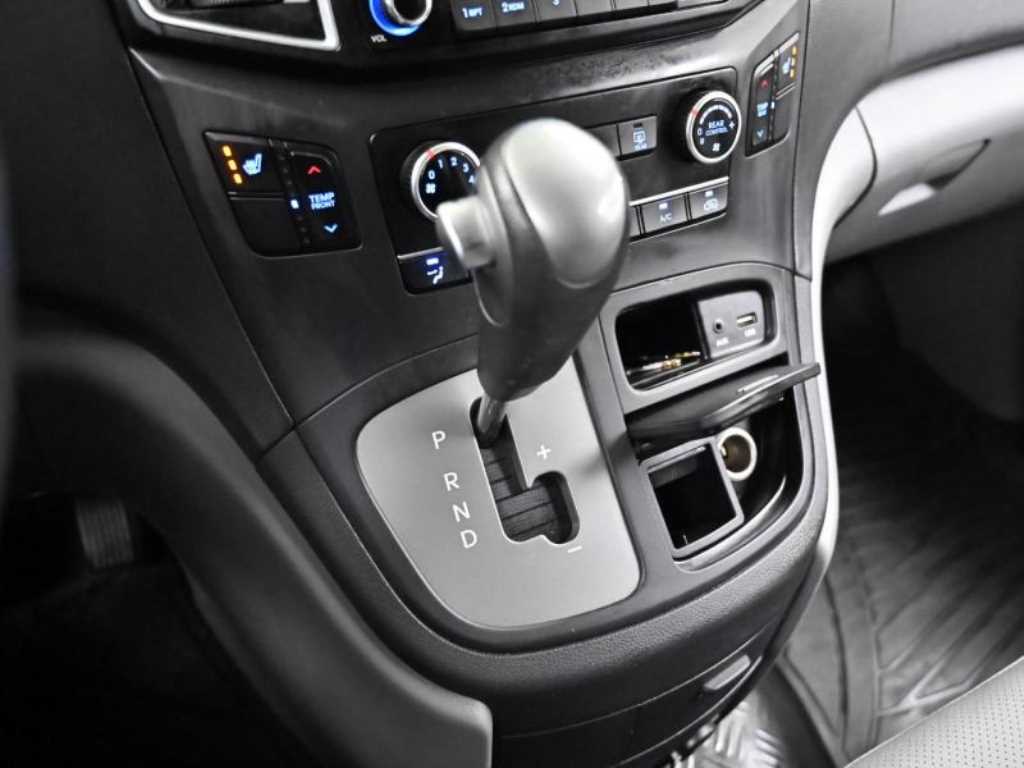 HYUNDAI Starex - Vista 9