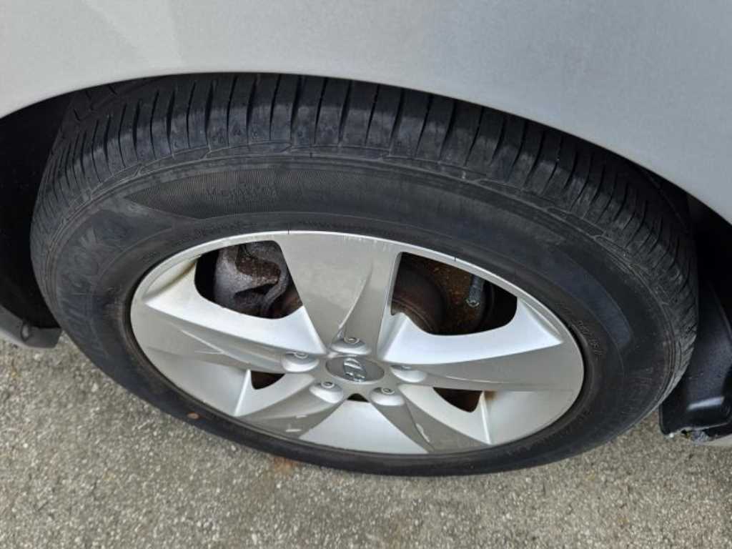 HYUNDAI Avante - Vista 7