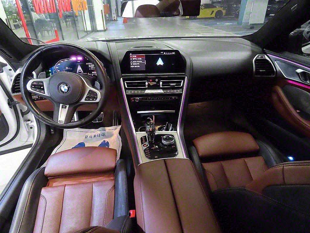 BMW 8 Series - Vista 10