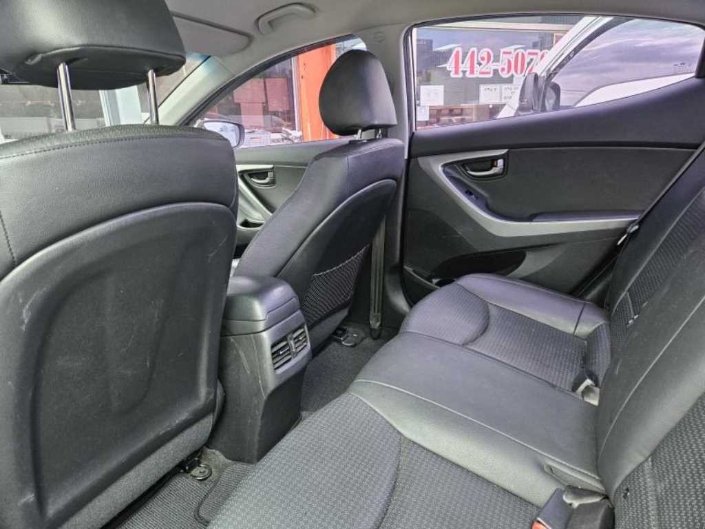 HYUNDAI Avante - Vista 6