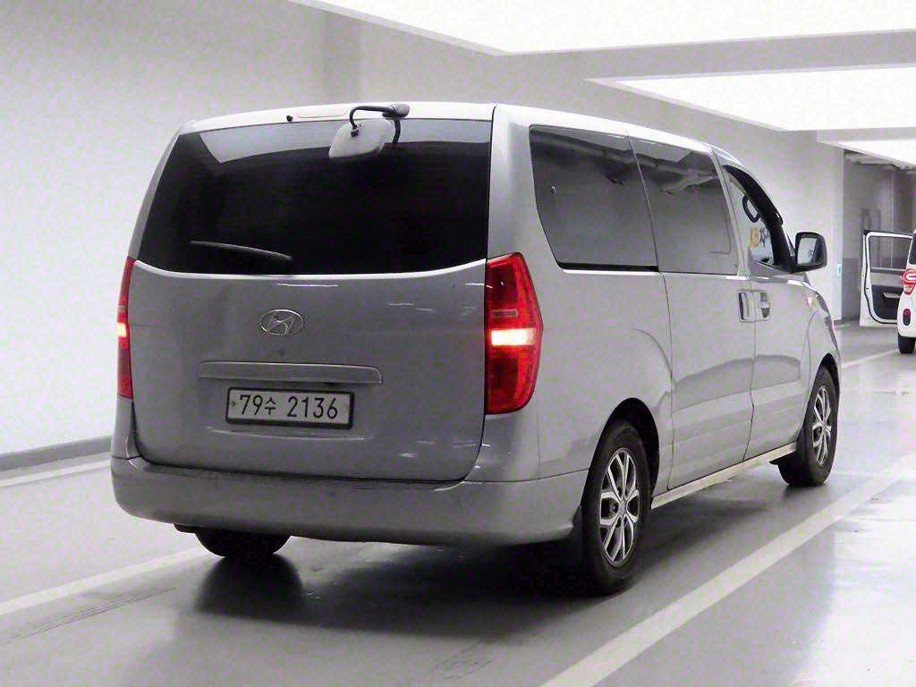 HYUNDAI Starex - Vista 4