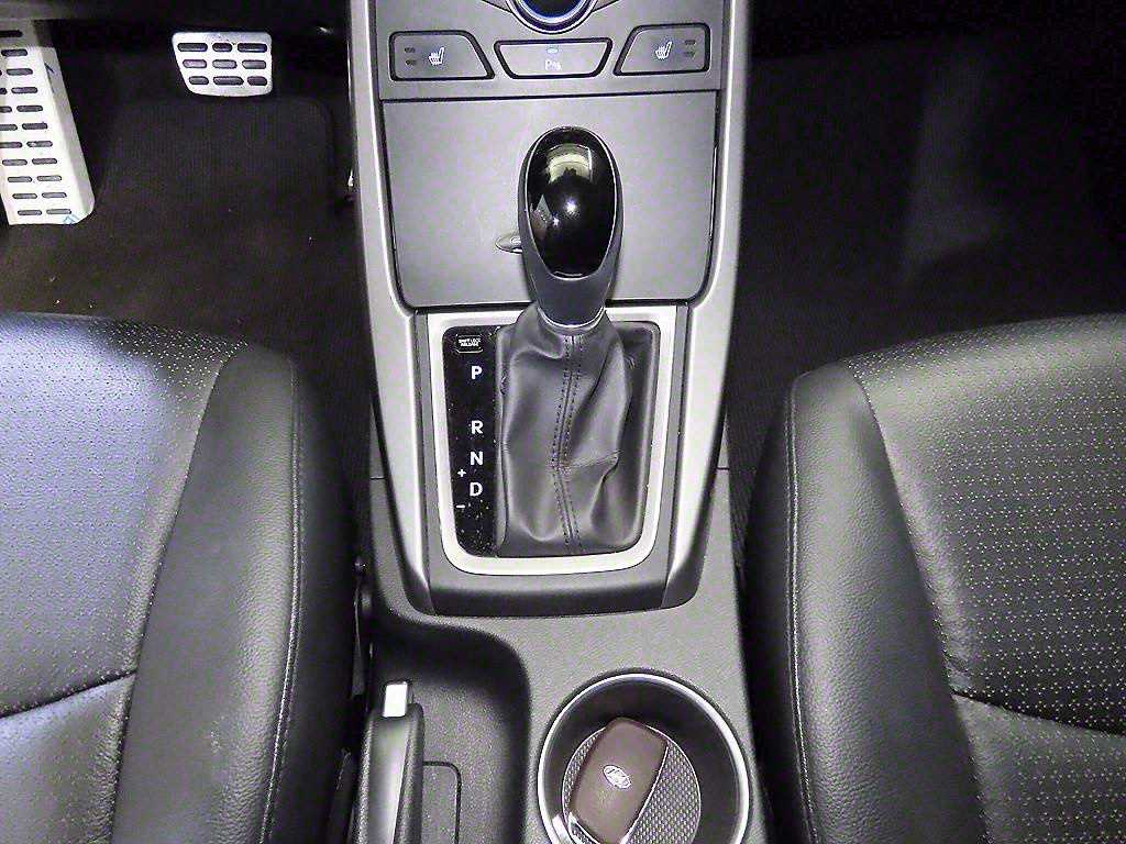 HYUNDAI Avante - Vista 12