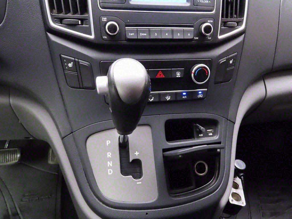 HYUNDAI Starex - Vista 10