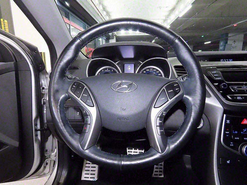 HYUNDAI Avante - Vista 8