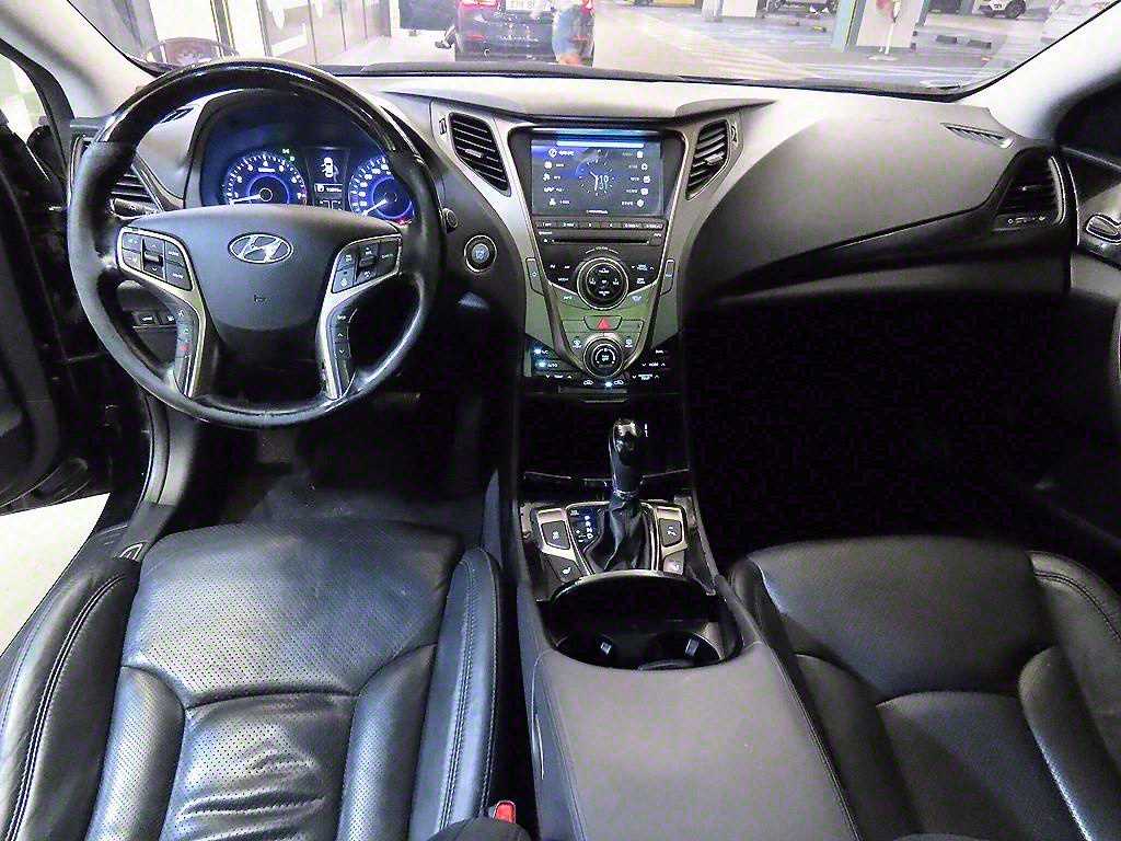 HYUNDAI Grandeur - Vista 10