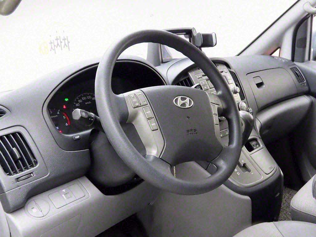 HYUNDAI Starex - Vista 10