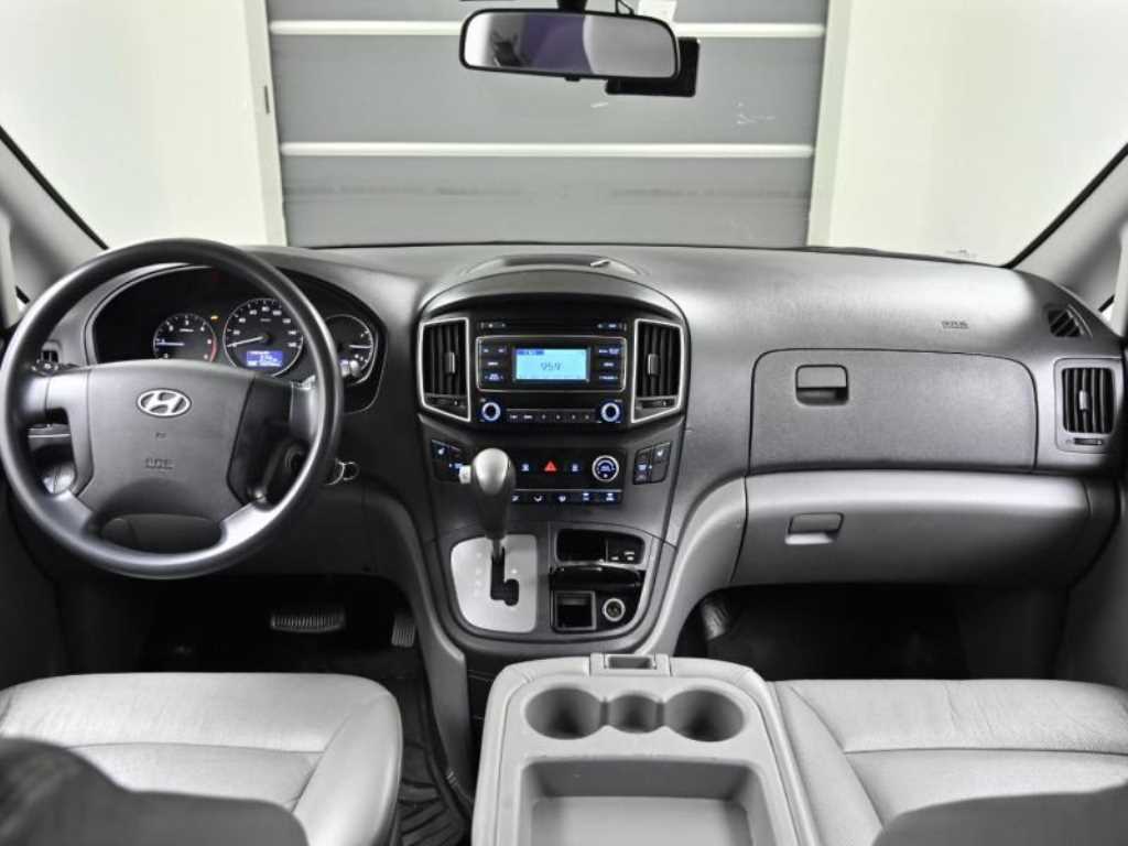 HYUNDAI Starex - Vista 7