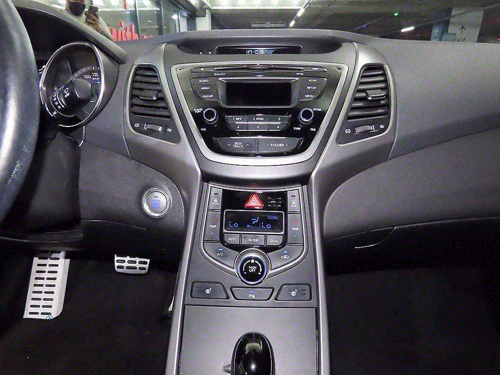 HYUNDAI Avante - Vista 11