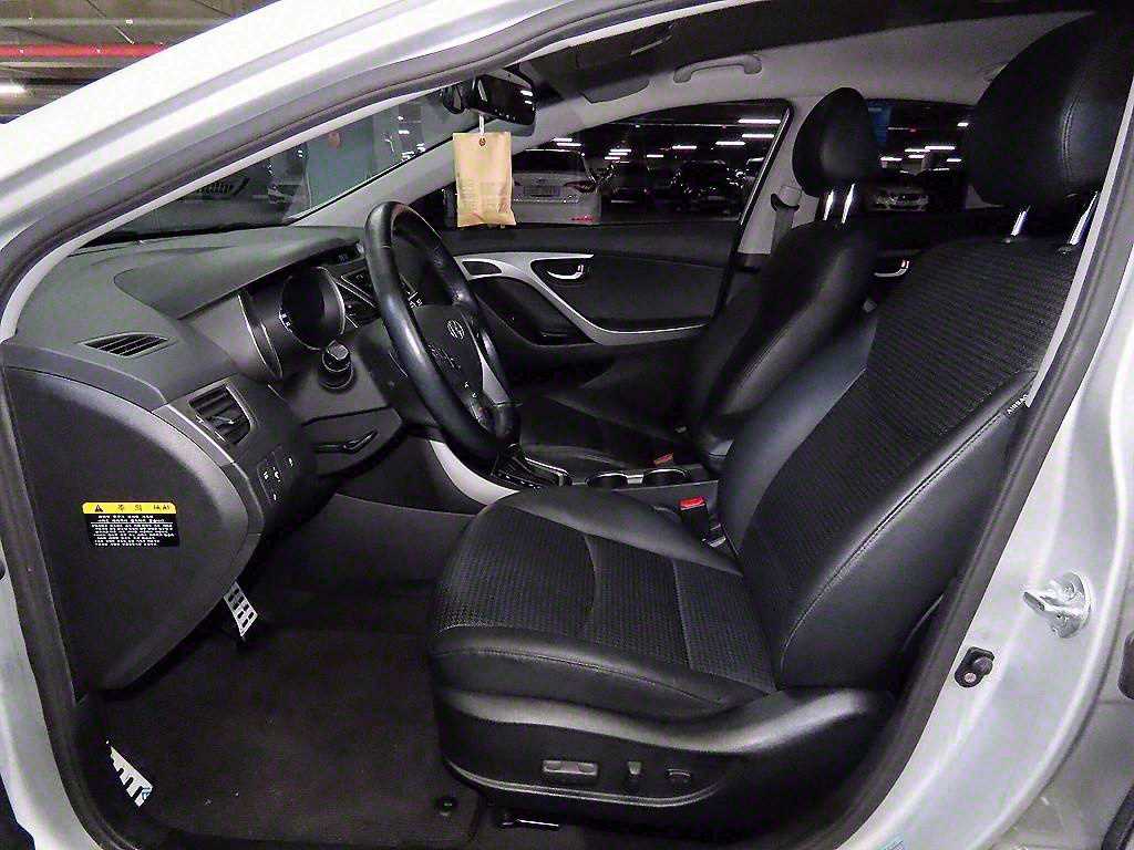 HYUNDAI Avante - Vista 6