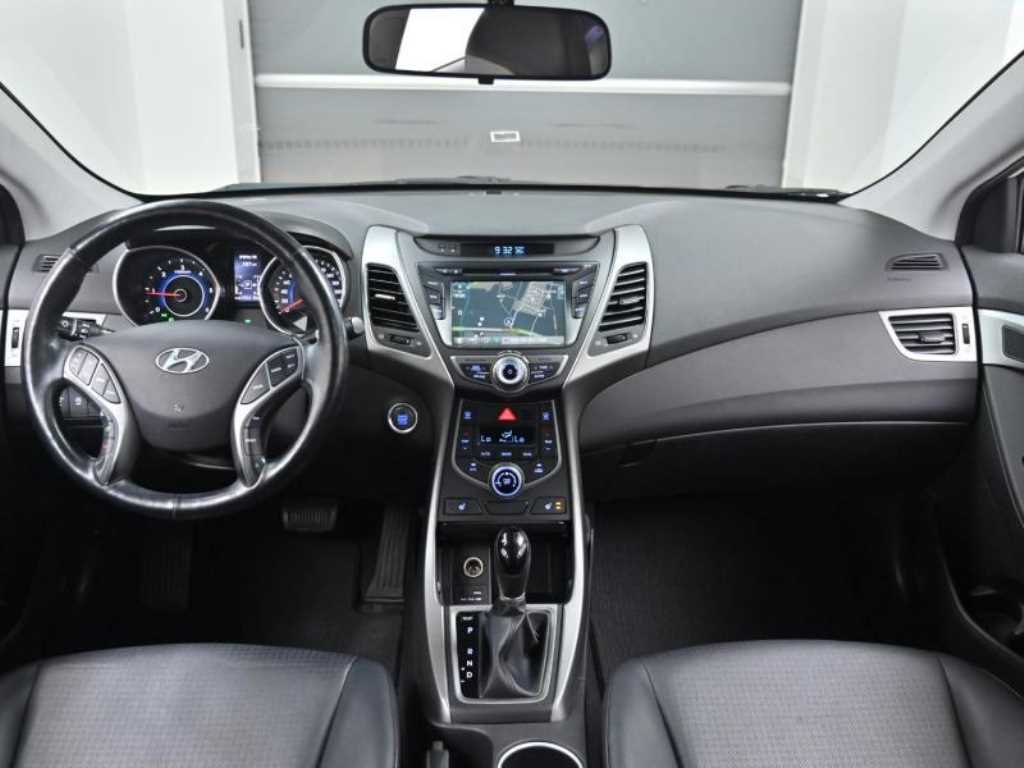 HYUNDAI Avante - Vista 7