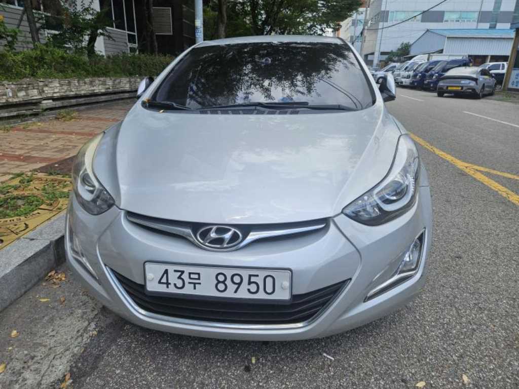 HYUNDAI Avante - Vista 5