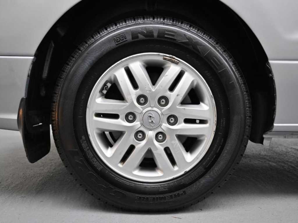 HYUNDAI Starex - Vista 5