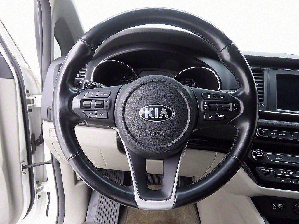 KIA Carnival - Vista 10