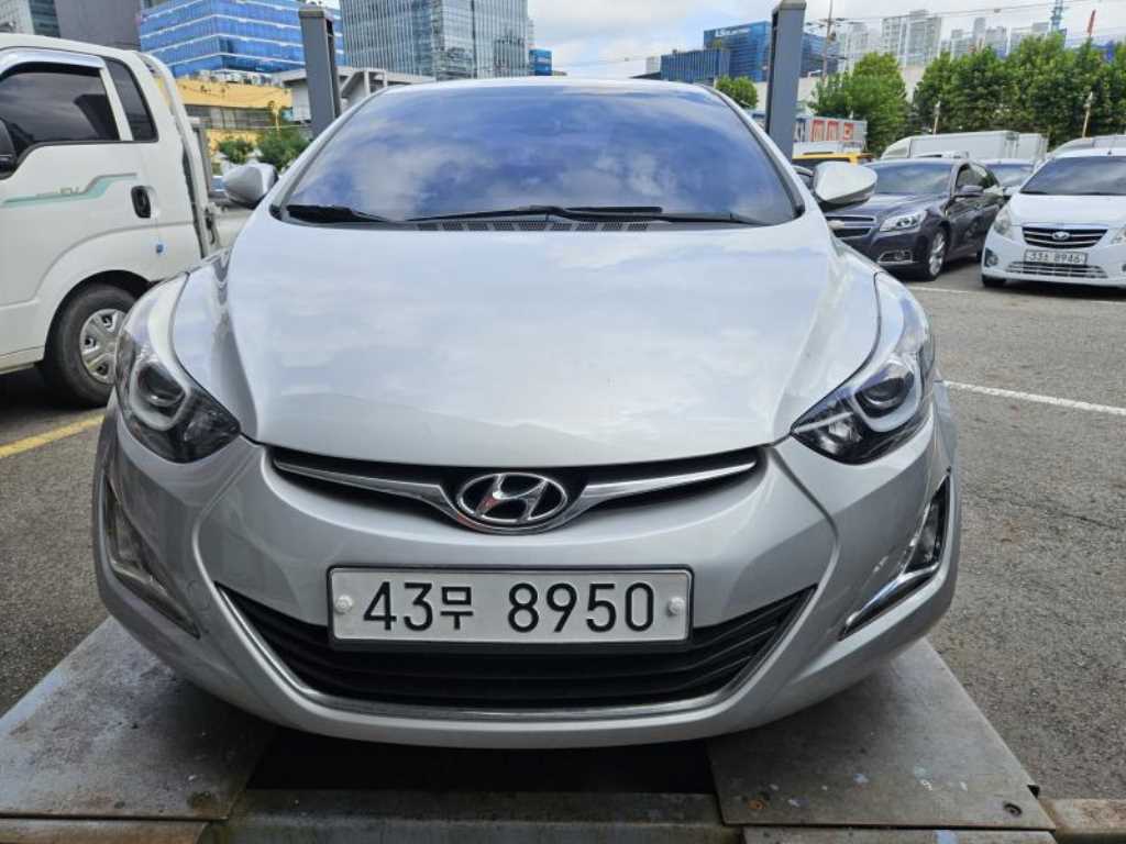 HYUNDAI Avante - Vista 3