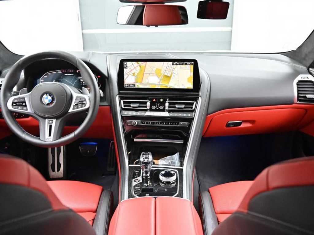 BMW 8 Series - Vista 5