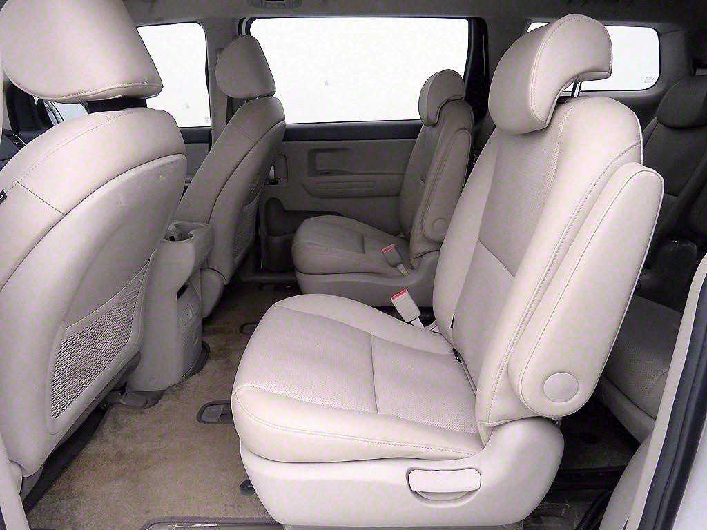 KIA Carnival - Vista 7