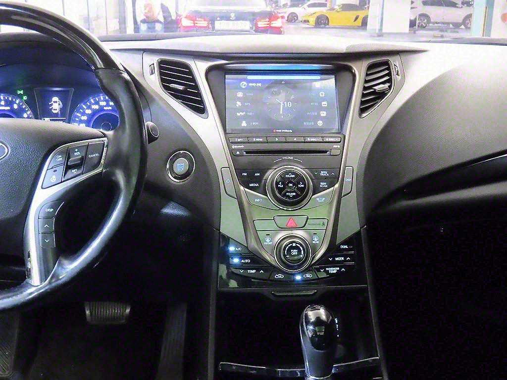 HYUNDAI Grandeur - Vista 11