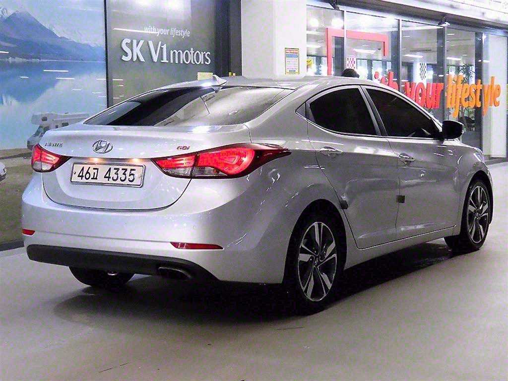 HYUNDAI Avante - Vista 4