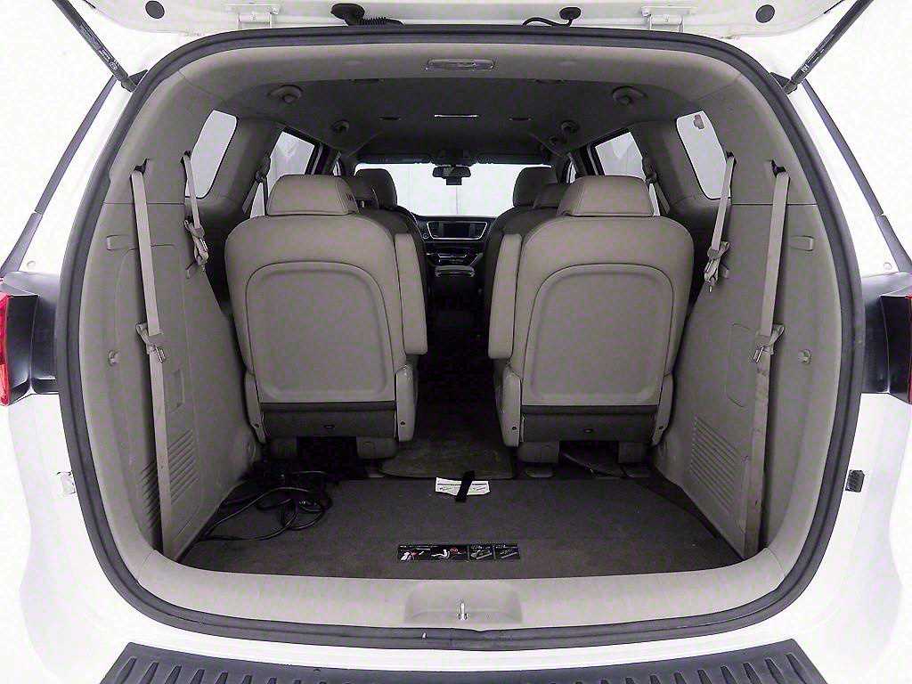 KIA Carnival - Vista 5