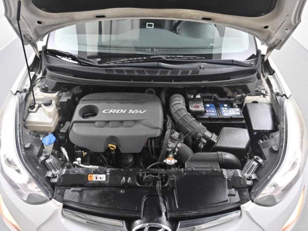 HYUNDAI Avante - Vista 6