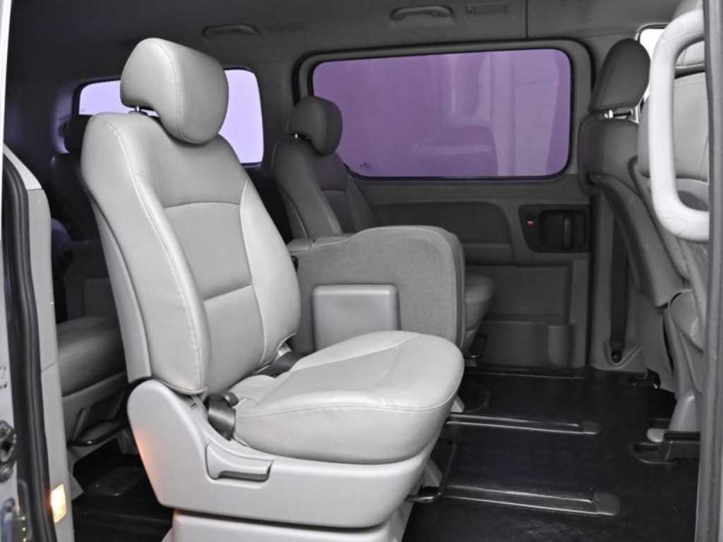 HYUNDAI Starex - Vista 12