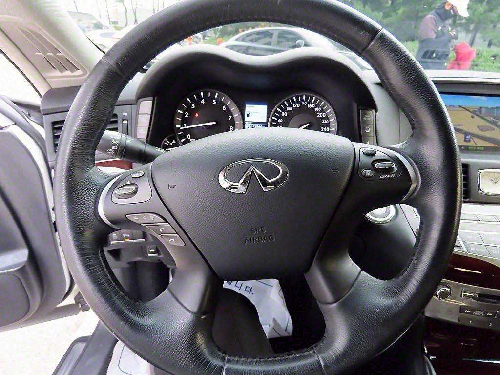 Infiniti Q - Vista 8
