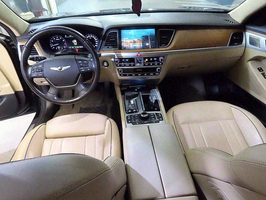 Genesis G80 - Vista 10