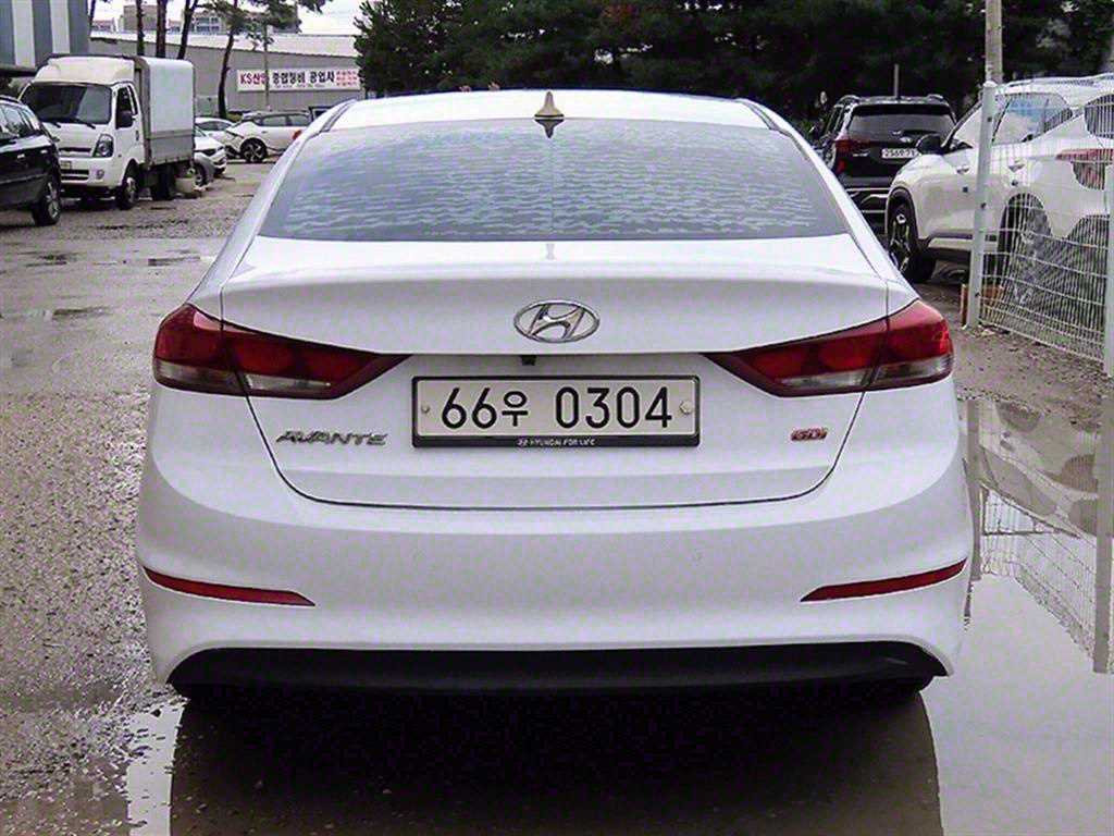 HYUNDAI Avante - Vista 4