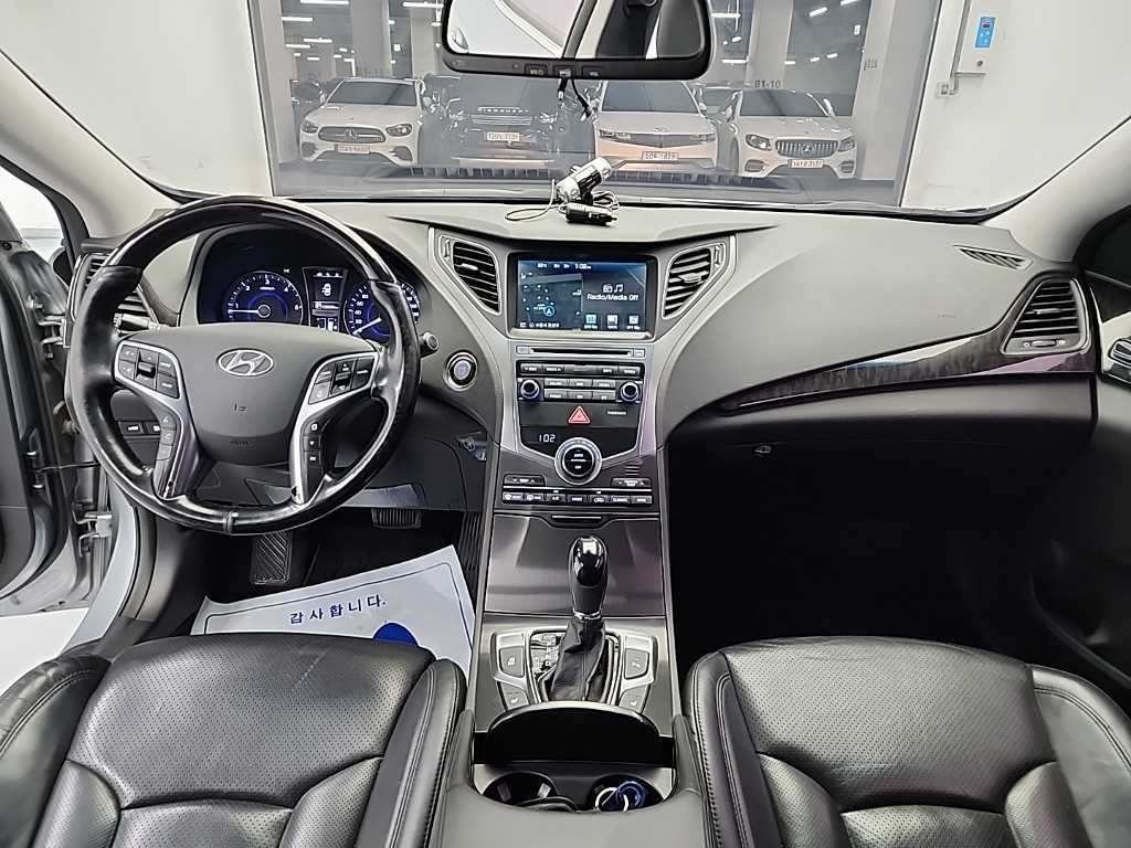 HYUNDAI Grandeur - Vista 7