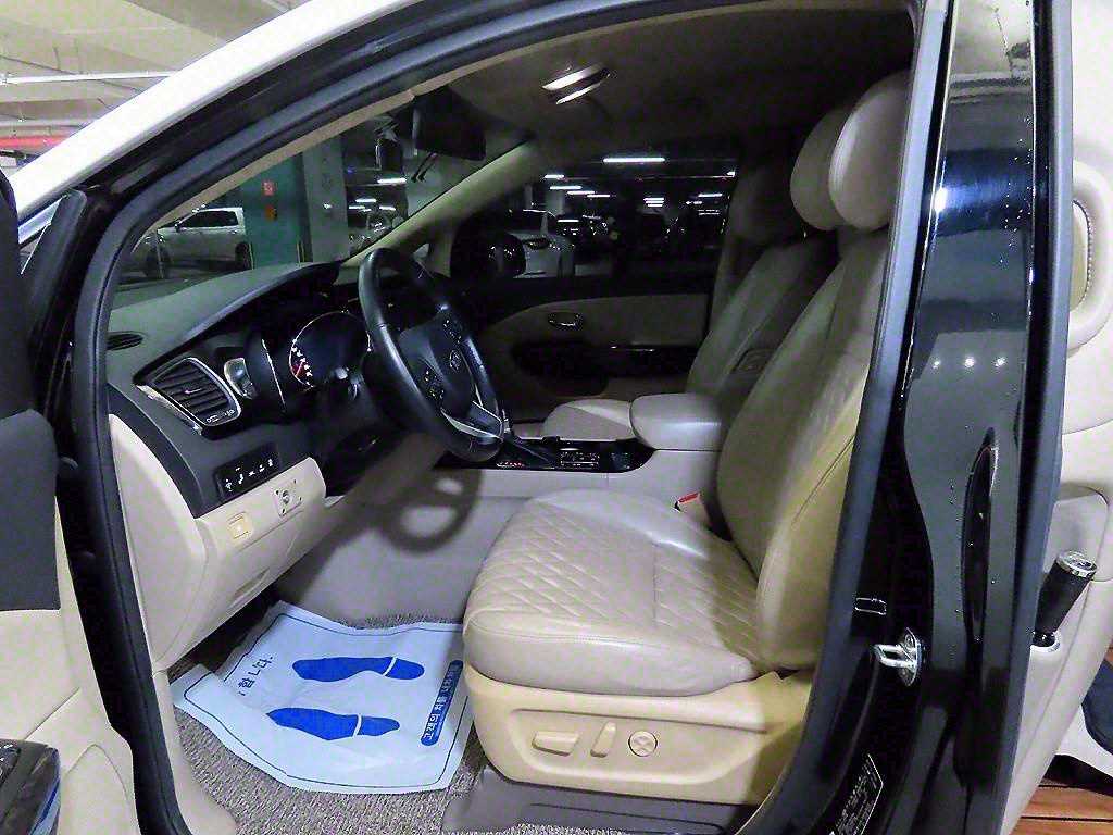 KIA Carnival - Vista 6