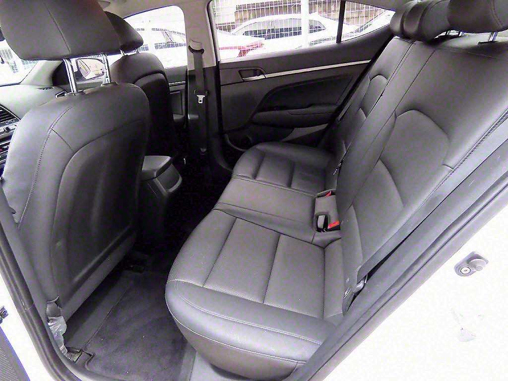 HYUNDAI Avante - Vista 6