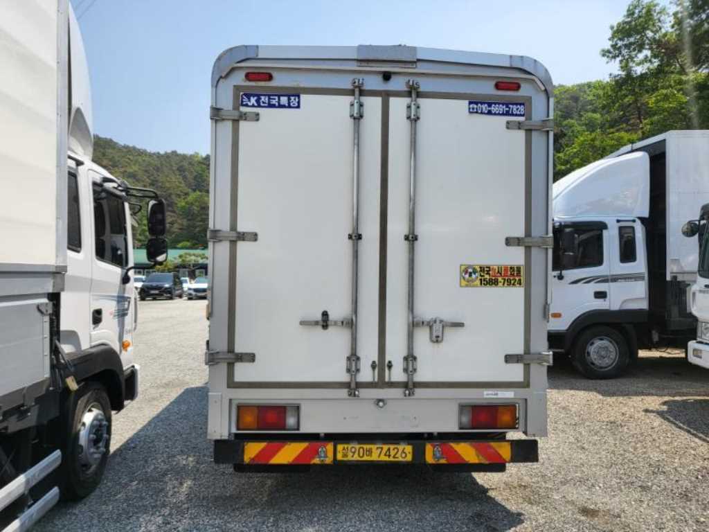 medium and large cargo truck - Vista 6