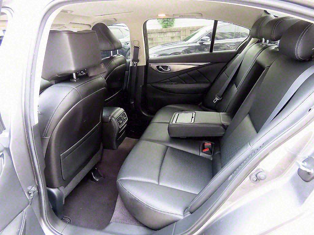 Infiniti Q - Vista 6