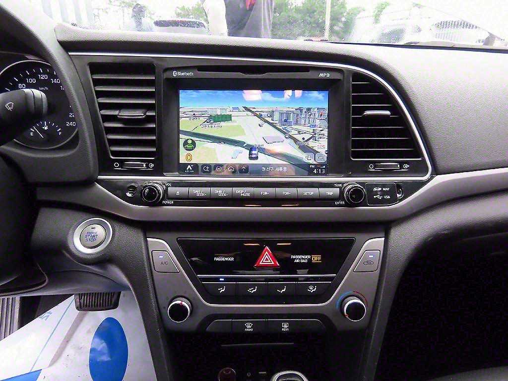 HYUNDAI Avante 2017 Blanco - Importación desde Corea - HF Imports Iquique - Foto 13