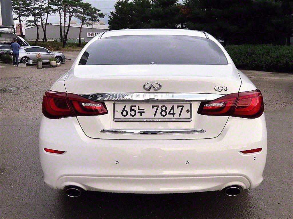 Infiniti Q - Vista 4