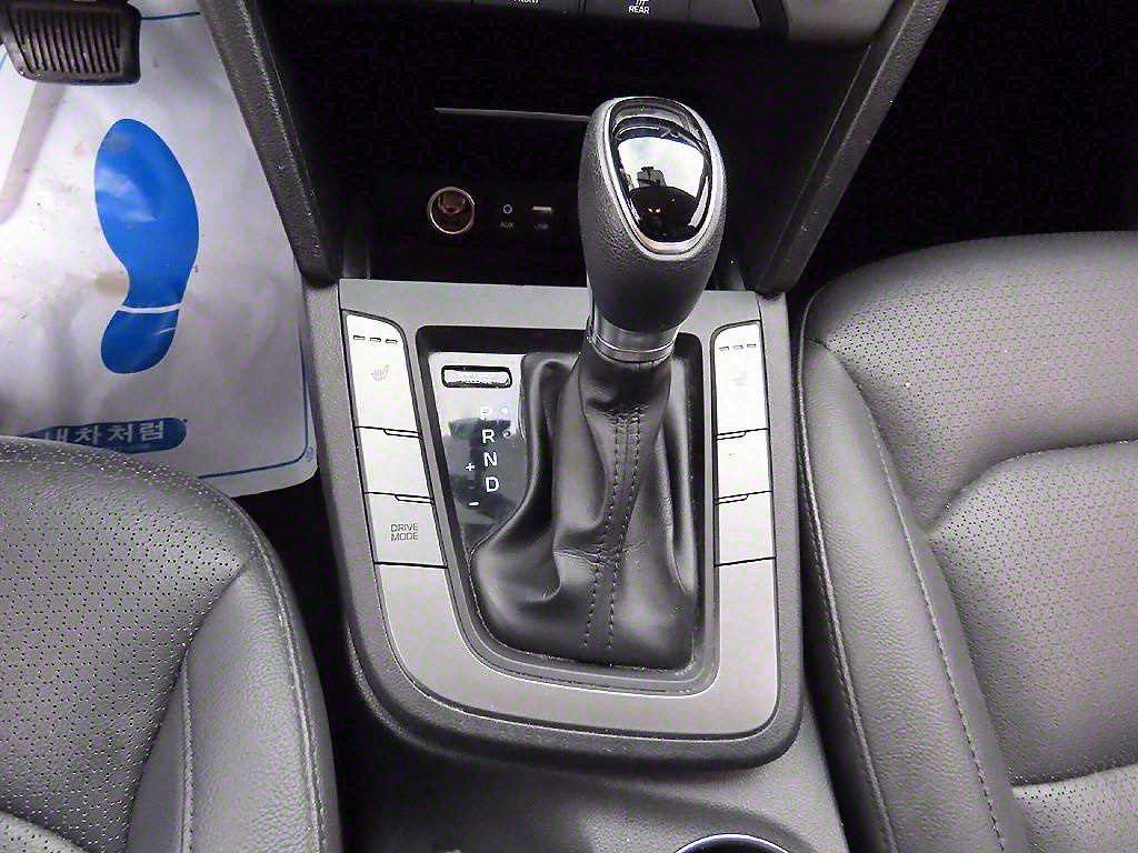 HYUNDAI Avante - Vista 10