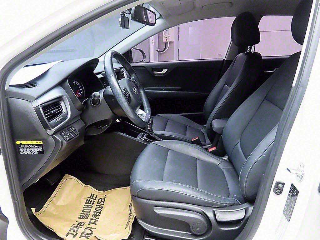 KIA Stonic 2018 Blanco - Importación desde Corea - HF Imports Iquique - Foto 16