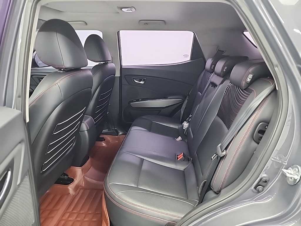 Ssangyong Tivoli - Vista 12