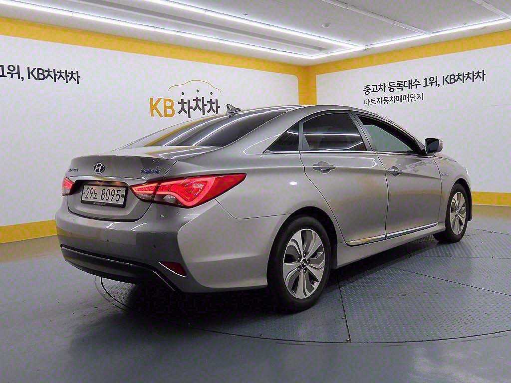 HYUNDAI Sonata - Vista 4